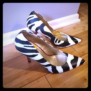 Zebra prints pumps